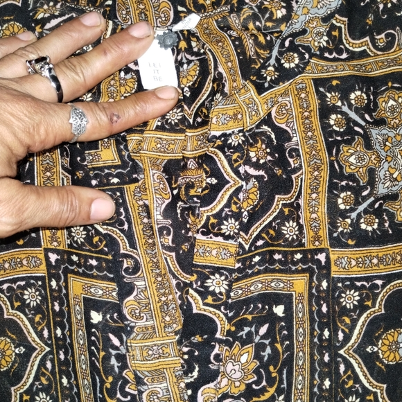 🦋🏵️🦋Let It Be Black, Cream, and golden yellow Sheer Tank Size Large - Picture 2 of 7